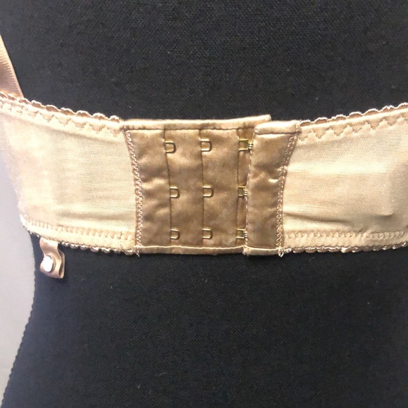 STELLA MCCARTNEY bronze color bra with studs. Soft pad w/ underwire. Size 36 C. - Picture 8 of 13